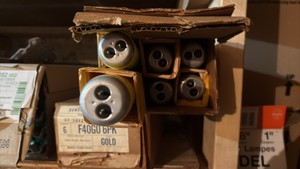 Full Case of General Electric Fluorescent Light Bulbs, 6 Bulbs in Box F40GO , 40 Watts, Gold Color Light, 48 Inches Long