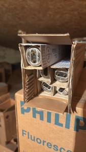 Open Case of General Electric Fluorescent Light Bulbs, 5 Bulbs in Box, F15-T12, Cool White 18 Inch Garage and Basement 18 inches long