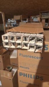 Full Case of General Electric Fluorescent Light Bulbs, 12 Bulbs in Box, F19T8, 19 Watts, 4100K Color Temp, 28 Inches long