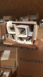 Open Case of General Electric Fluorescent Light Bulbs, 5 Bulbs, 24 Inch Garage and Basement, F17-T8 Cool White