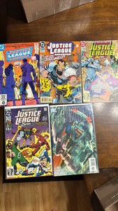 Justice League of America Lot, 5 Comics from DC