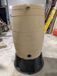NEW 50-Gallon Flat-Back Rain Barrel w Stand  Oak-Style Poly Barrel, Brass Spigot, Screen, Hardware  Bonus Cleaning Wipes