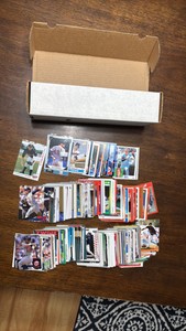Box of Minnesota Twins Baseball Cards, Lots of Stars