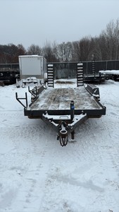2007 Flatbed equipment trailer with two loading ramps 16x7
