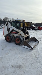 Bobcat S205 Skid-steer with bucket. Runs and drives