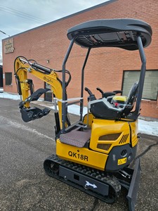 Mini Excavator QX18R with Hydraulic Thumb