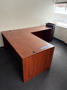 Office desk and 2 garbage bins