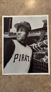 Roberto Clemente 8x10 Picture Not Autographed