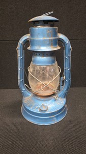 Rustic Vintage Dietz No. 8 Air Pilot Blue Kerosene Lantern w Clear Glass Globe