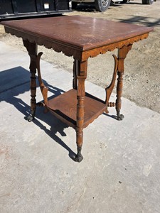 Rare Antique Claw-Foot Victorian-Style Parlor or Lamp TABLE