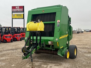 John Deere 567 Baler