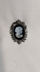 VICTORIAN STYLE CAMEO BROOCH PENDANT