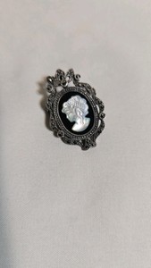 VINTAGE STERLING SILVER CAMEO BROOCH