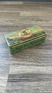 ANTIQUE PLAYERs NAVY CUT CIGARETTE TIN