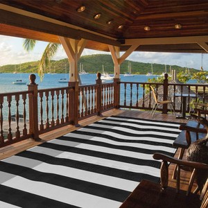 Plastic Straw Outdoor Waterproof Patio and Deck Rug, Foldable, Reversible, Great for Camping, RV, Deck, Porch, Picnic, Beach, Balcony, Black and White Stripes Design
