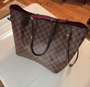 LOUIS Vuitton purse (authenticity unknown)