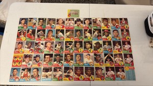 (61) VINTAGE Topps baseball cards