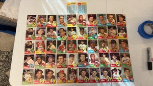 (52) VINTAGE Topps baseball cards