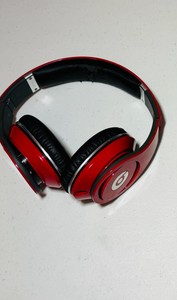 RED Beats Studio by Dr. Dre Studio