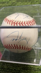 92-93 Twins team autographs wHrbek, Kelly, Tapani, and more