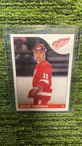 1985 Topps NHL Steve Yzerman-Detroit Red Wings