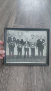 1939 photograph featuring Vanderbilt family member and horse racer alfred gwynne Vanderbilt as well as American jockey hall of famers johnny longden and earl sande