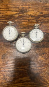 lot of vintage racing stop watches some work some dont