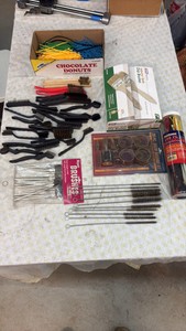 SUPPLIES wire brushes, chip brushes, sanding kit