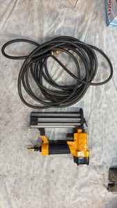 CENTRAL Pnuematic air brad nailer with hose