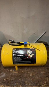 PERFORMANCE Tool W10011 portable 11-gallon steel air tank