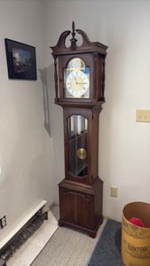 VINTAGE Howard Miller Tempus Fugit grandmother clock