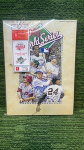 1987 Minnesota Twins, World Series OFFICIAL Program with Game Six Ticket