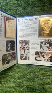 1998 Mark Maguire and Sammy Sosa Home Run Record Breaking Year Booklet with two GOLD cards