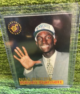 1995 Topps Stadium Club NBA draft pick Kevin Garnett Rookie Card Minnesota Timberwolves