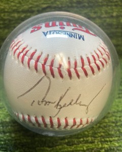 Tom Kelly, Minnesota Twins manager Autographed baseball with Rick, Aguilera, and More