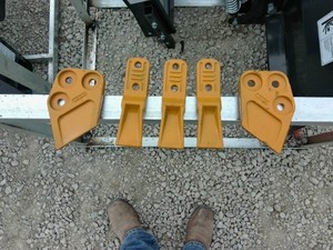 BUCKET TEETH SIDE TEETH 2026 Unused