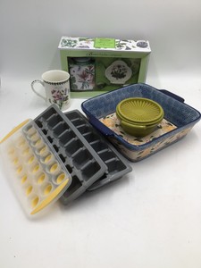 Assorted Kitchen Items
