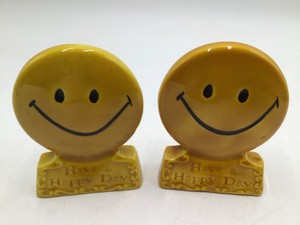 Treasure Crafts Smiley Face Have a Happy Day Salt and Pepper Shakers