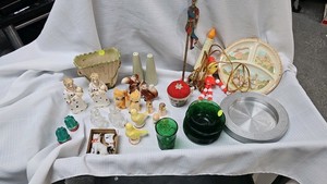 2 Flats SP Shakers and various Vintage items