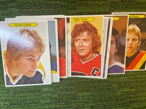1981 OPEECHEE NHL Jumbo Card set (#124) with Wayne Gretzky
