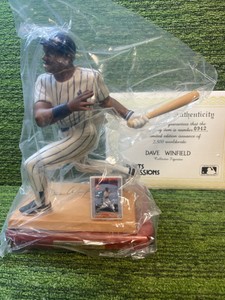 Sports Impressions Dave Winfield with Certificate of Authenticity numbered# 2500 like New in the Box