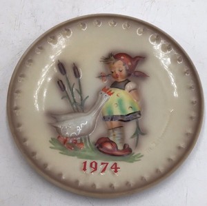 Hummel 1974 Annual Plate  Girl with Goose in Bas Relief