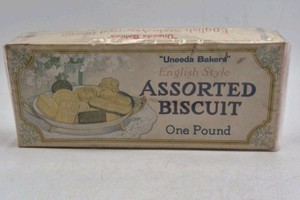 Vintage Uneeda Bakers English Style Assorted Biscuit Box  National Biscuit Company