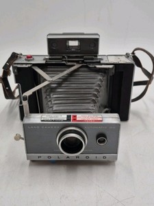 Vintage Polaroid Land Camera Automatic 100  Folding Bellows Model
