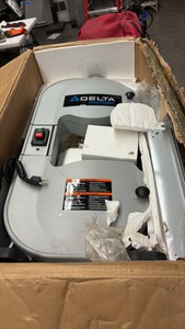 DELTA sander, looks brand new inside of box