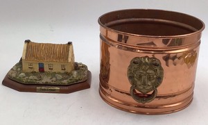Irish Cottage Musical Souvenir Figurine  Bray Co. Wicklow