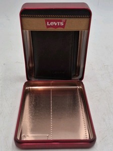 Levis Wallet in Tin Case