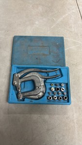Roper Whitney Model XX Hand Punch with Case