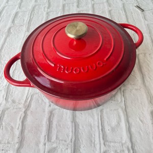 Nuovva cast iron Dutch oven