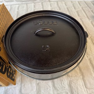 lodge 12qt pre-seasoned camp Dutch oven